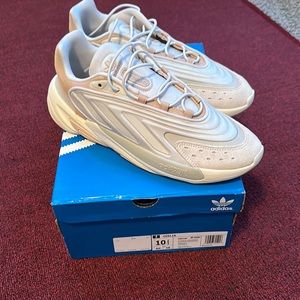 Men’s Adidas OZELIA shoes
